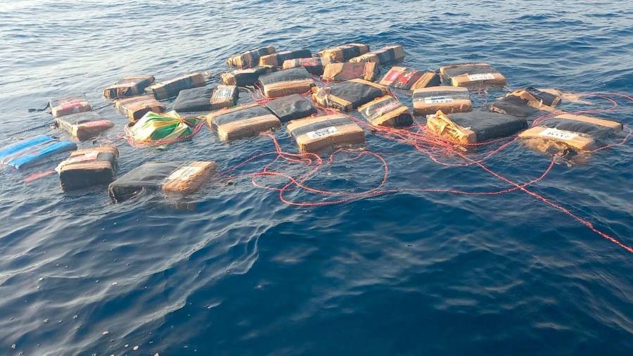 El Gabinete de Seguridad informó que autoridades mexicanas interceptaron este domingo más de dos toneladas de cocaína en un operativo marítimo.