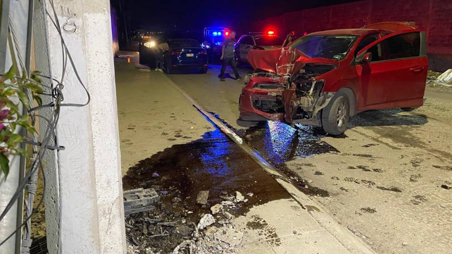De acuerdo con los primeros reportes, la automovilista presuntamente conducía a exceso de velocidad y en estado inconveniente cuando ocurrió el accidente en la colonia Nueva Tlaxcala.