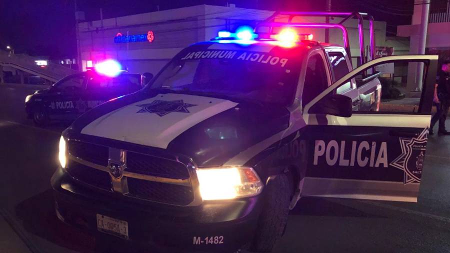 Policía queda inutilizada tras choque, responsable se encontraba huyendo al momento del choque.