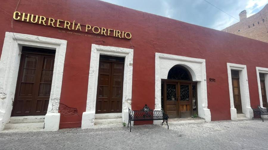 La propiedad, ubicada en la calle Juárez, forma parte del Catálogo Nacional de Monumentos Históricos, lo que ha generado atención sobre las intervenciones realizadas en el sitio.