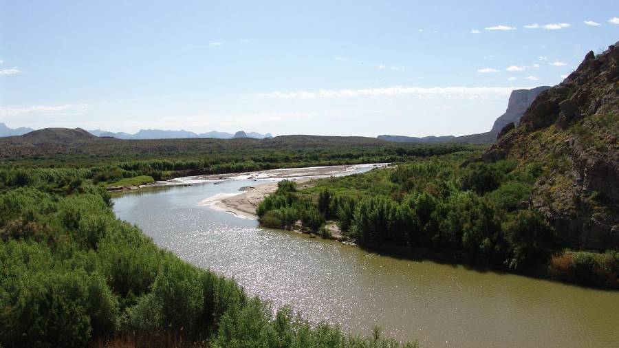 La deuda hídrica de México con Estados Unidos coloca a la Cuenca del Río Bravo en una situación crítica, ante la sobreexplotación de sus aguas superficiales y subterráneas.