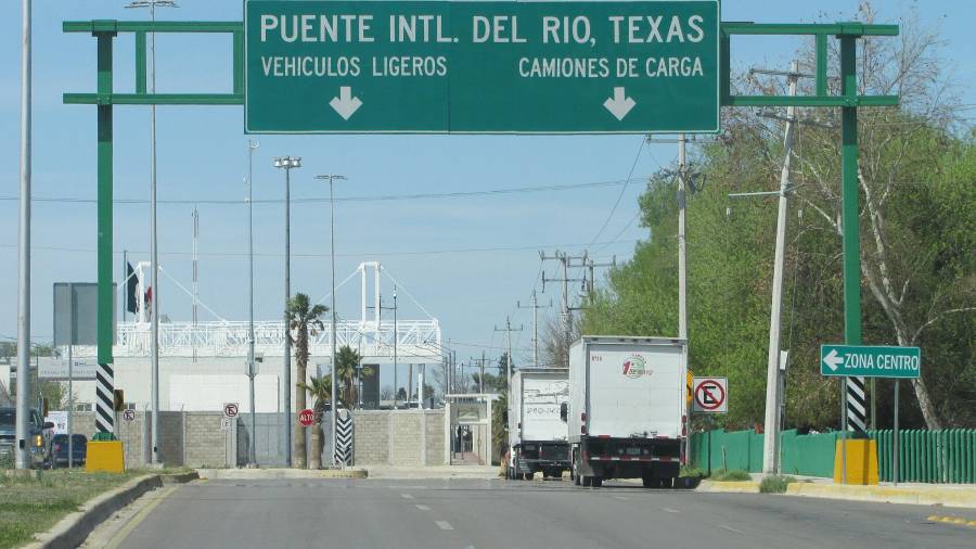 Decomisan armas y municiones en el Puente Internacional de Del Rio; tenían como destino México