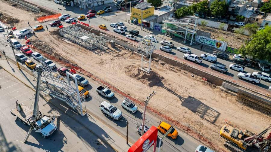 El colector de avenida Fundadores registra un avance físico del 75 por ciento, de acuerdo con autoridades municipales.