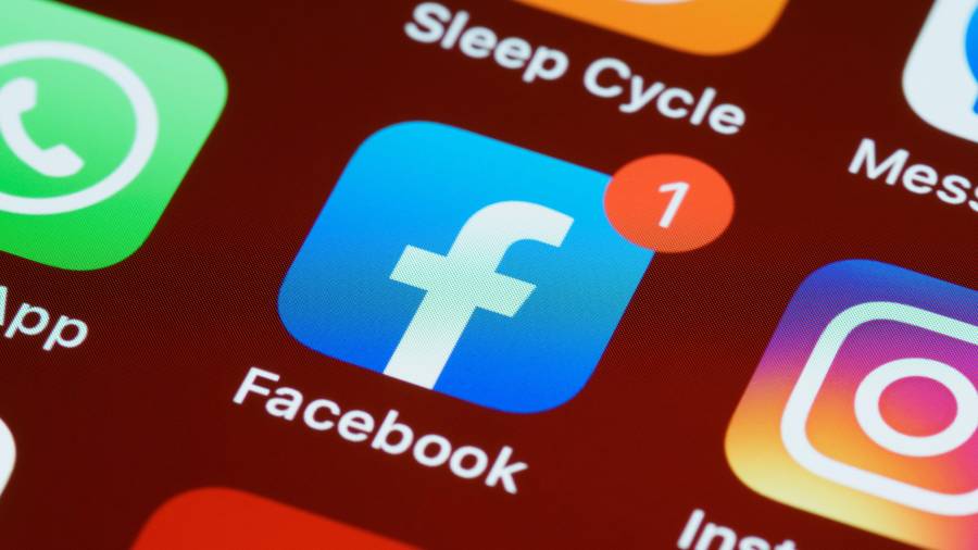 Usuarios de las redes sociales Facebook e Instagram y la app de mensajería WhatsApp reportaron fallas al no poder acceder a las plataformas.