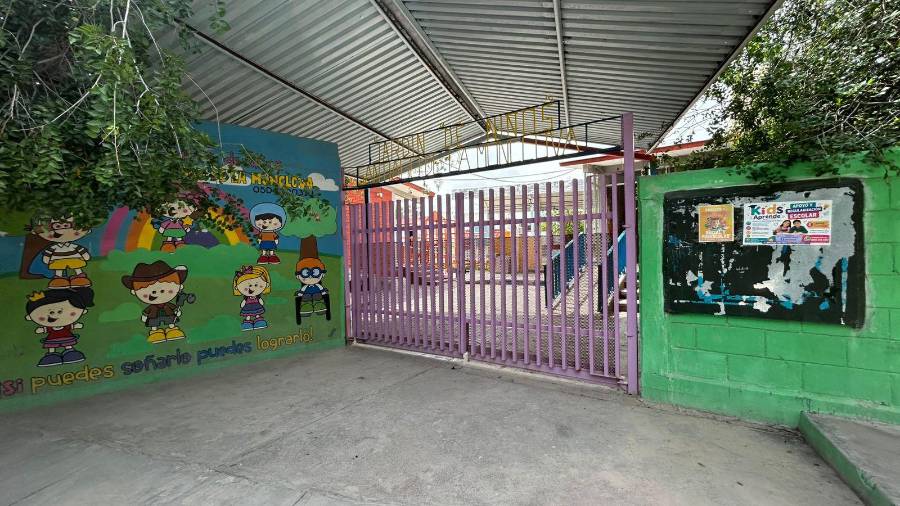 La detección de garrapatas en distintas áreas de la escuela provocó la suspensión preventiva de clases mientras se realizaban acciones para evitar riesgos a la salud de la comunidad escolar.