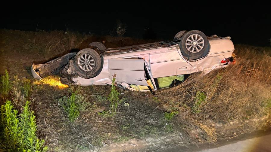 El vehículo fue retirado con apoyo de una grúa y trasladado ante el Ministerio Público de asuntos viales, donde se determinarán las responsabilidades correspondientes.