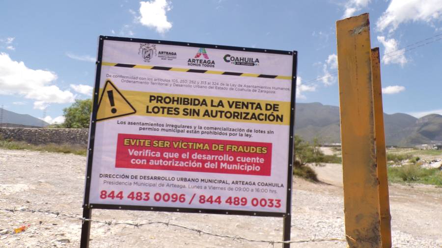 La Dirección de Desarrollo Urbano de Arteaga advirtió previamente que quienes sean sorprendidos retirando la señalética oficial podrían enfrentar sanciones económicas e incluso consecuencias penales.