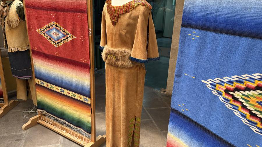Donan al Museo del Sarape un ‘traje típico’ de Monclova