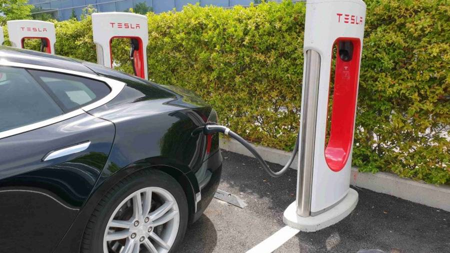 Tesla aumenta hasta 100% el precio de la recarga en sus supercargadores