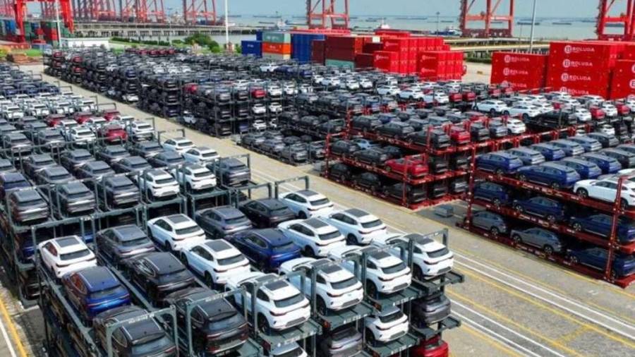 El sector automotriz mexicano reportó cifras a la baja en exportación y producción de vehículos ligeros.
