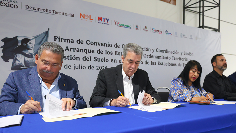 Autoridades federales, estatales y municipales firmaron un convenio para coordinar estudios de ordenamiento territorial y gestión del suelo relacionados con el proyecto.