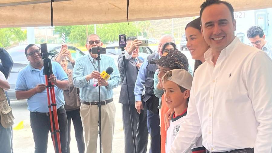 El mandatario estatal emitió su sufragio en la colonia Jardines del Campestre durante la jornada para renovar el Congreso local.