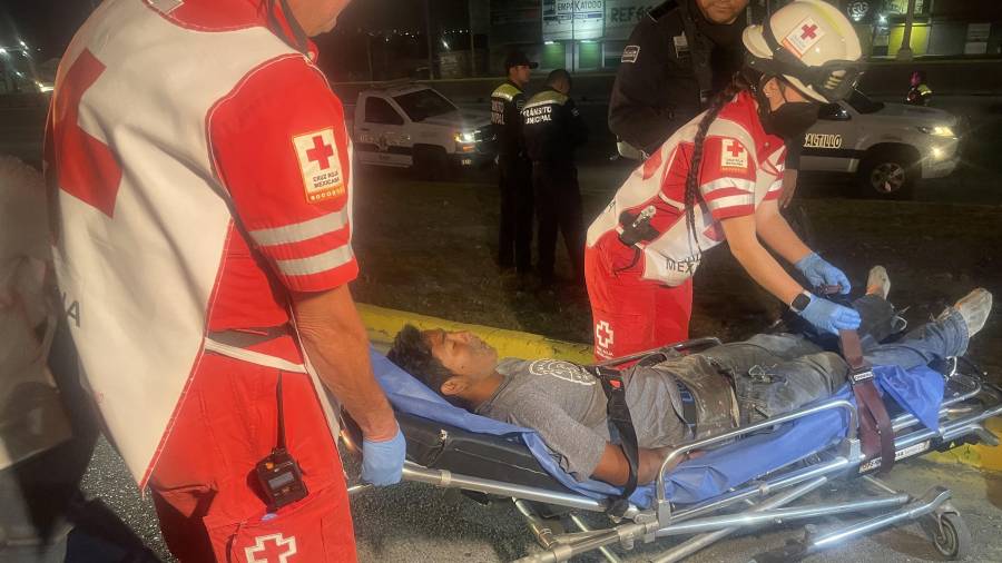 El hombre fue trasladado al Hospital General de Saltillo.