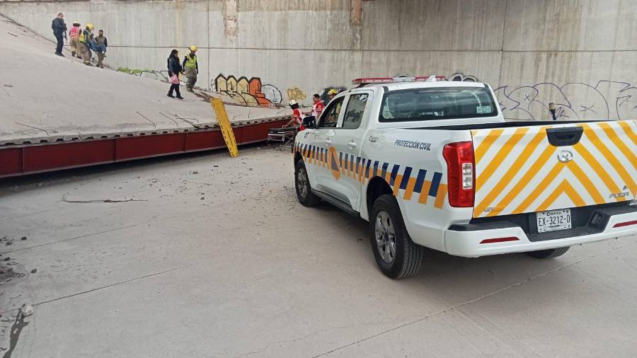 Paramédicos de la Cruz Roja brindaron atención al hombre lesionado.