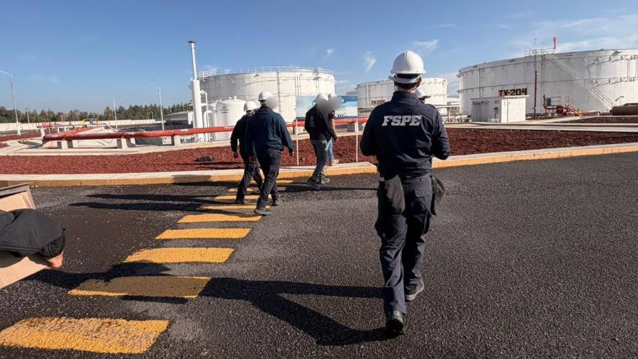Autoridades aseguraron 59 millones de litros de presunto hidrocarburo durante un cateo en San José Iturbide, Guanajuato.