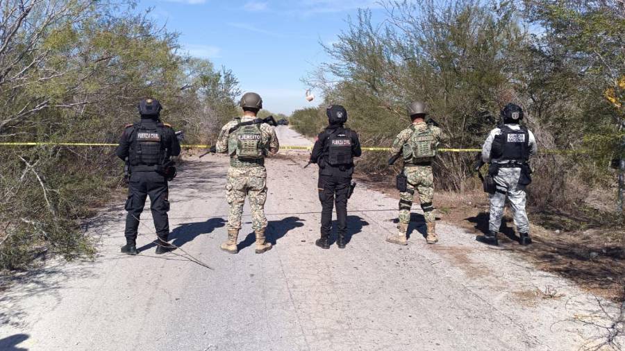Cinco elementos de Fuerza Civil resultaron lesionados, cuando la patrulla que tripulaban accionó un artefacto explosivo improvisado que estaba en un camino de terracería en Doctor Coss, Nuevo León.