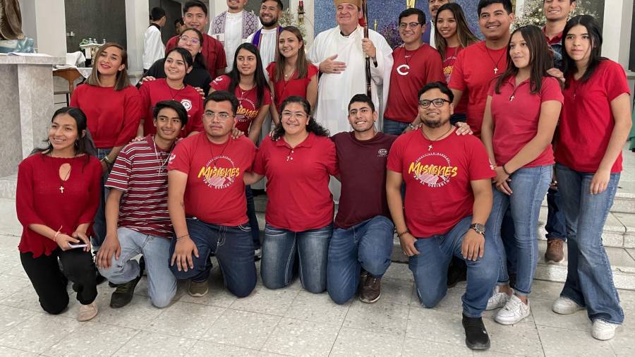 El obispo pidió a los jóvenes predicar el Evangelio a más jóvenes con quienes se sientan identificados.