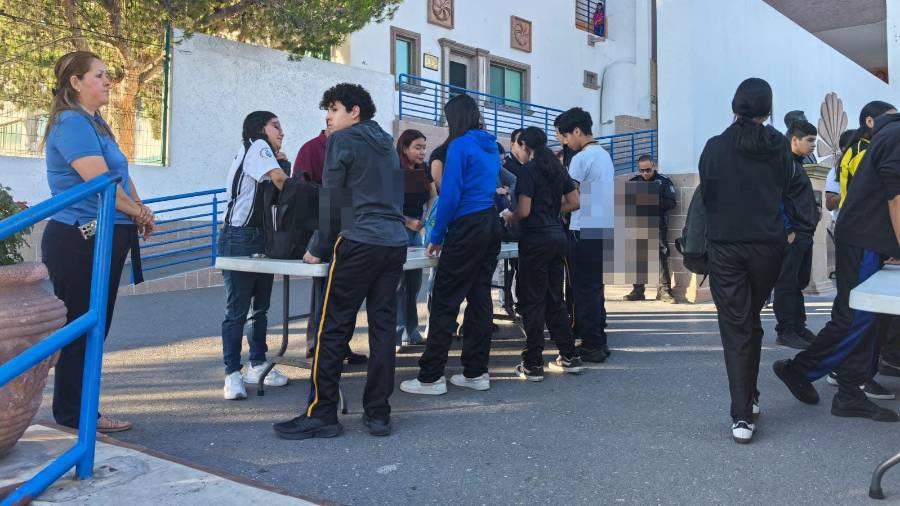 Autoridades escolares informaron que durante la revisión efectuada entre estudiantes de secundaria no se encontraron objetos que representaran un riesgo para la comunidad educativa.