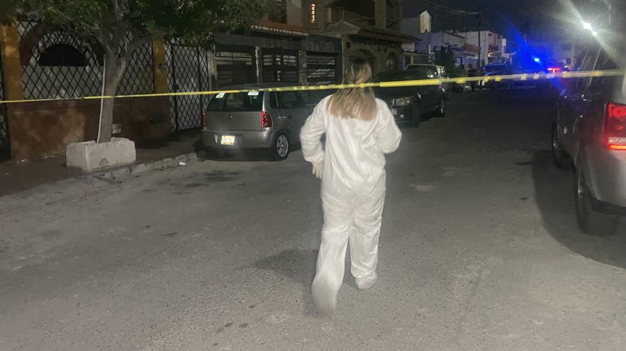 Autoridades acudieron al domicilio y acordonaron el área para la investigación correspondiente.