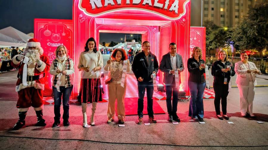 Autoridades municipales inauguraron Navidalia 2025 en el estacionamiento de Parque Centro.