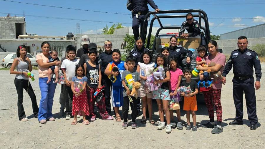 Los elementos de seguridad entregaron juguetes a niñas y niños de la colonia.