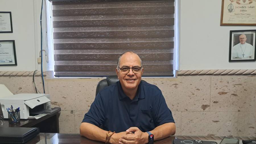 El padre José Ignacio Flores Ramos, comisionado diocesano de la Pastoral de la Comunicación Social, informó sobre el itinerario y el sentido espiritual de la visita de las reliquias de San Pascual Bailón a la Diócesis de Saltillo.