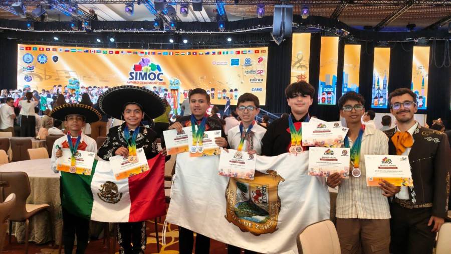 Estudiantes de Saltillo, Torreón y Monclova integraron la delegación mexicana que compitió en Singapur junto con participantes de distintos países.