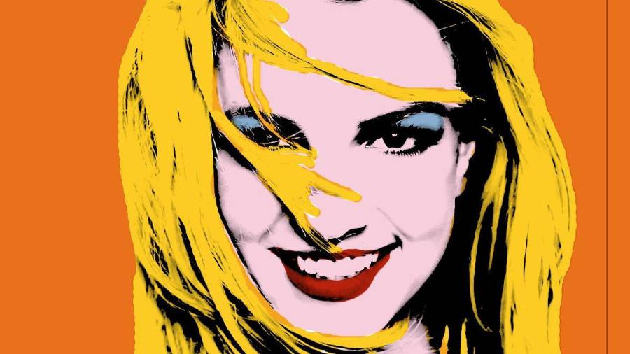 Brenda, “la Britney de la secundaria”, fue mi primera novia gracias a un reto de tazo que lo obligó a declarar su amor frente a todos.