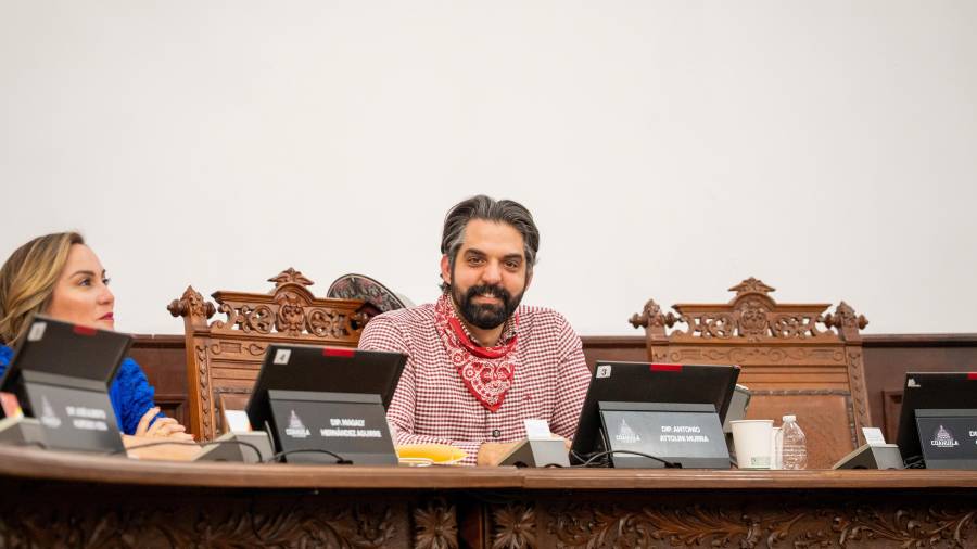 Diputado de Morena alerta sobre posible prescripción de responsabilidades y llama a actuar.