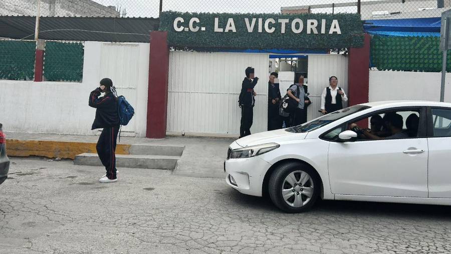 Según la madre, su hijo fue el único sancionado a pesar de que otro estudiante también participó en la pelea.