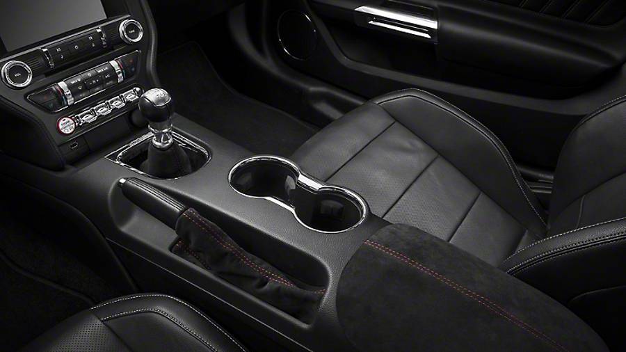 ¿Qué es el Alcántara y porqué todos lo quieren en sus autos?