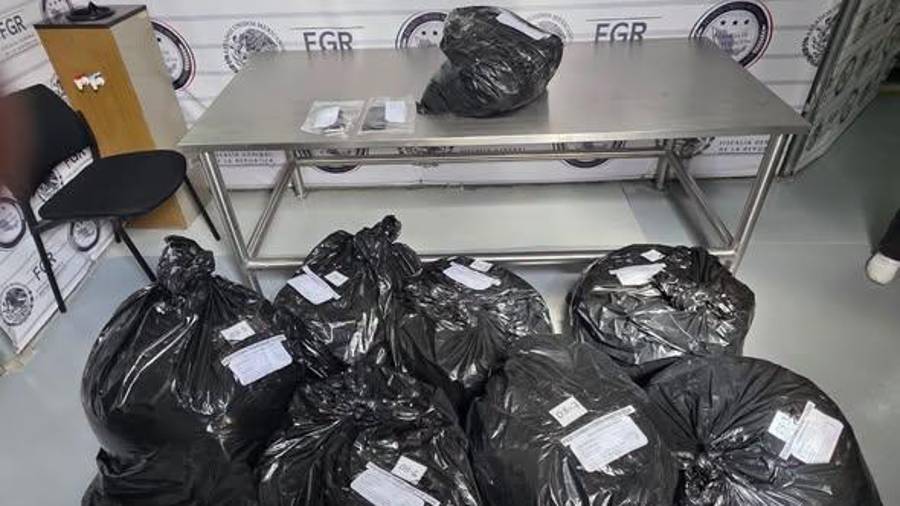 Elementos del GRL aseguraron aproximadamente 98 kilogramos de presuntos narcóticos durante el operativo.