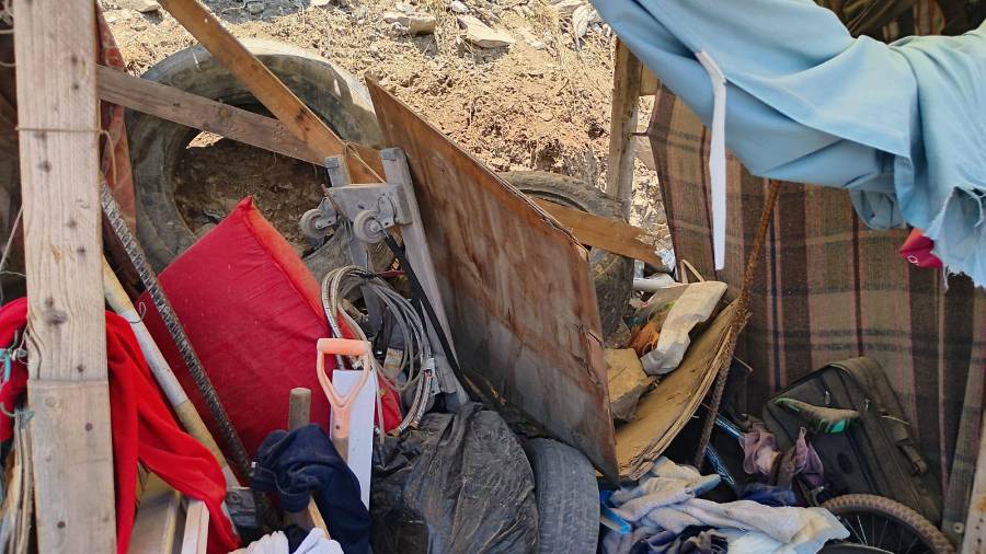 Piedras y llantas cayeron sobre tejabanes en la colonia Héroes de Nacozari tras las intensas lluvias del miércoles.