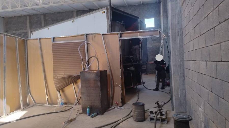 Autoridades federales inhabilitaron una toma clandestina de hidrocarburo en General Escobedo, Nuevo León.