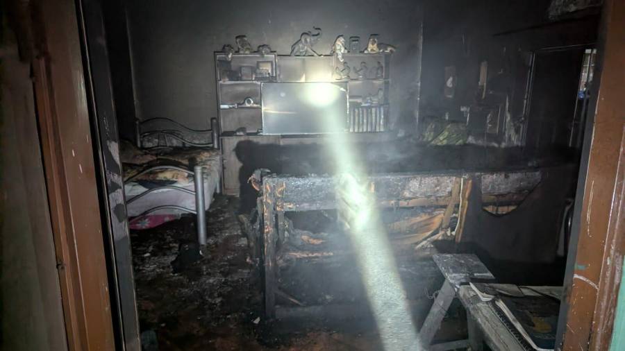El incendio consumió por completo el sillón donde descansaba la víctima y provocó daños por calor, humo y hollín en el interior del domicilio ubicado en la colonia Borja.
