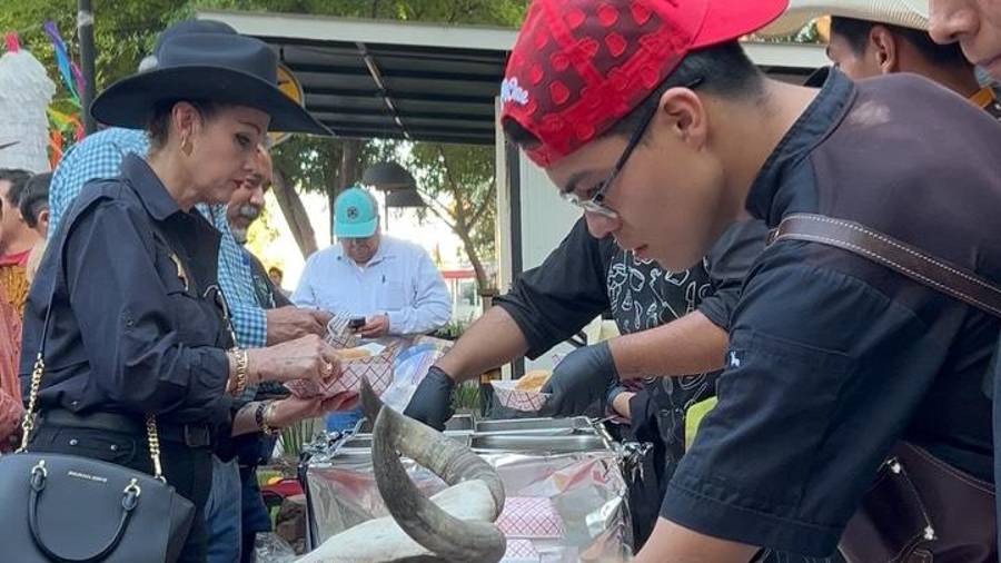 Del aula al asador: alumnos de cuarto semestre de la UANE, presentan muestra gastronómica