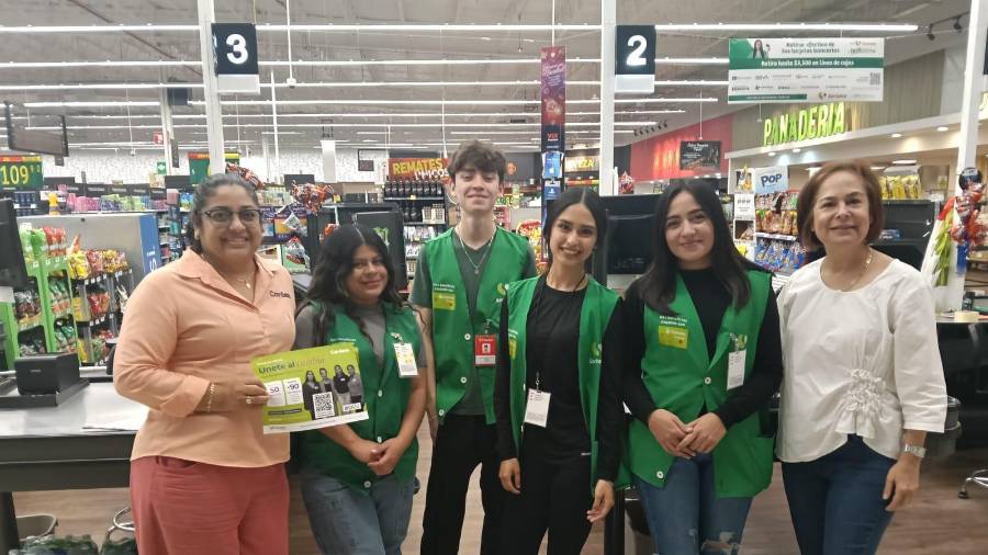Las becas están dirigidas a mujeres desde los 14 años para impulsar su formación académica.