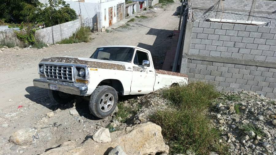 El conductor señaló que la unidad no era de su propiedad, pues se encontraba en su taller para trabajos de pintura automotriz.