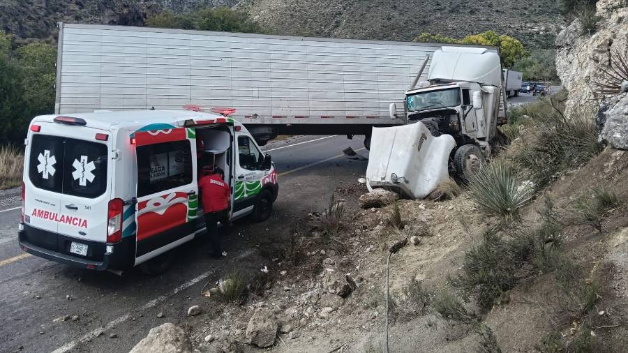 El tramo estuve cerrado por algunas horas, deteniendo el tráfico vehicular.