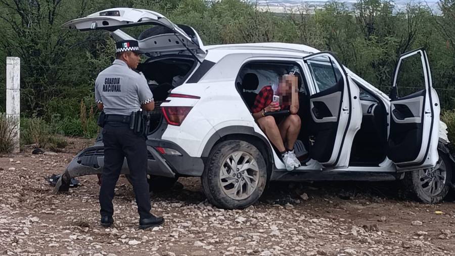 En el accidente registrado la tarde de ayer domingo, una mujer, una menor de edad y una mascota resultaron con lesiones leves, de acuerdo con el reporte de los cuerpos de auxilio que atendieron la emergencia.