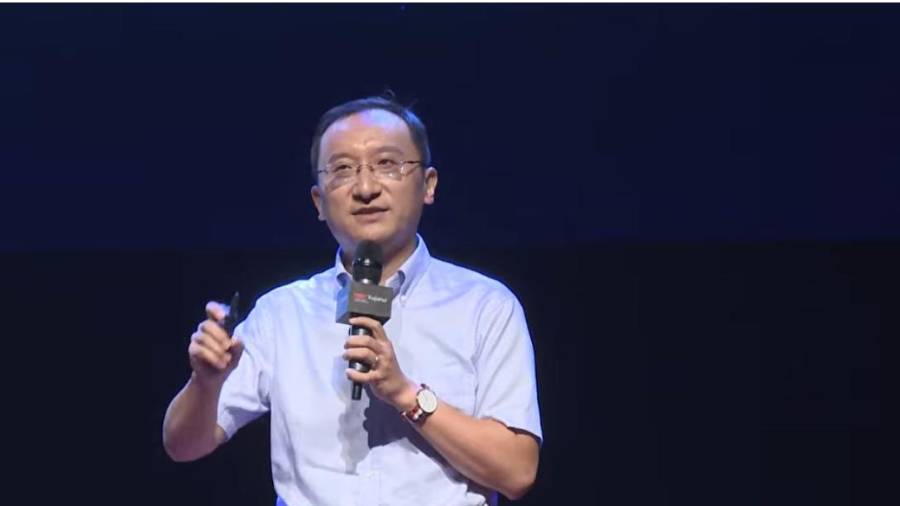 Zilong Qiu, quien dirigió la investigación para el tratamiento de Mei, parecía obsesionado con publicar su investigación en una revista prestigiosa, con la esperanza de que la suya fuera “la primera terapia de edición genética dirigida al cerebro”.