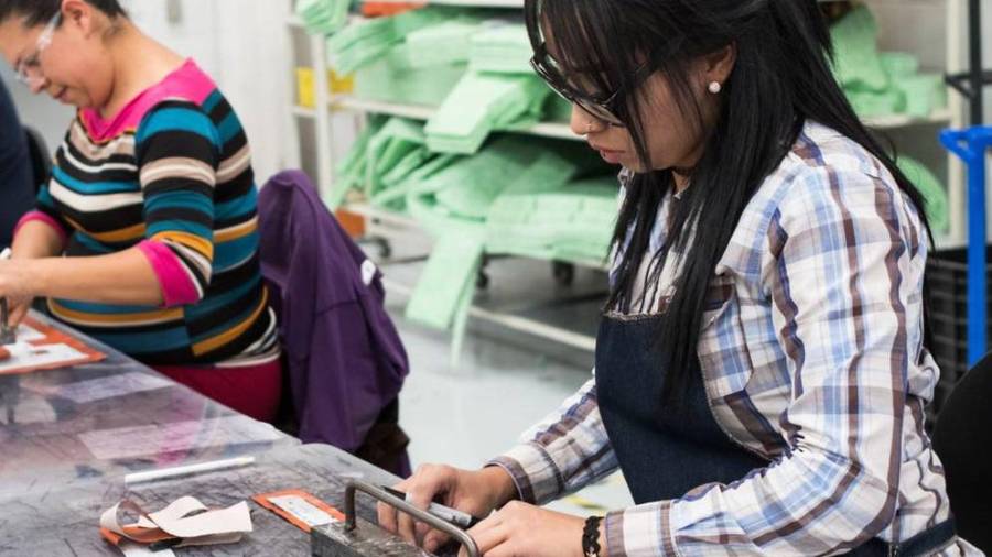 Un ingreso menor al costo de dos canastas básicas es insuficiente para superar la pobreza, pues el tamaño promedio de los hogares en México es de 3,6 personas con 1,6 perceptores de ingreso por hogar