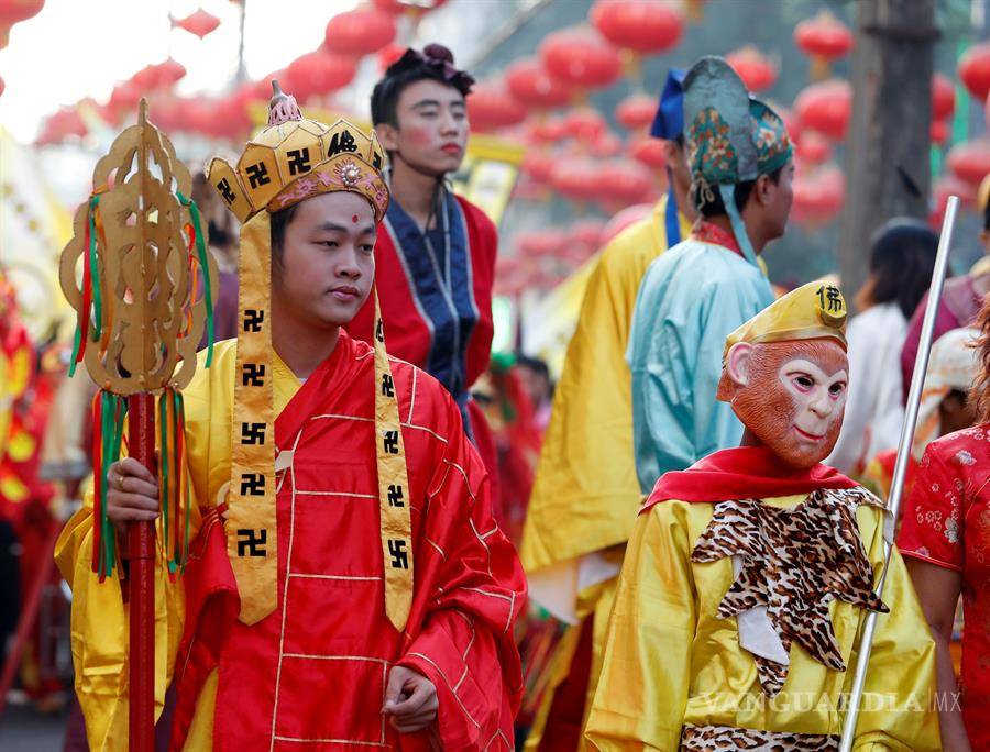 $!En varias partes del mundo los chinos festejaron su mayor fiesta del año, el Año Nuevo Lunar, China canceló la celebración