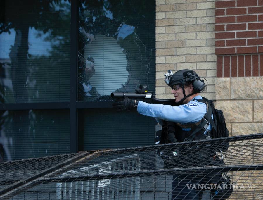 $!Violentas protestas y saqueos en Minneapolis por la muerte de George Floyd por abuso policial (fotos)