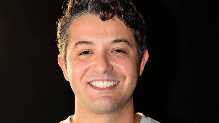 Rodrigo González, artista escénico de Saltillo, recibe Premio Hispanoamericano de Dramaturgias para las Nuevas Infancias