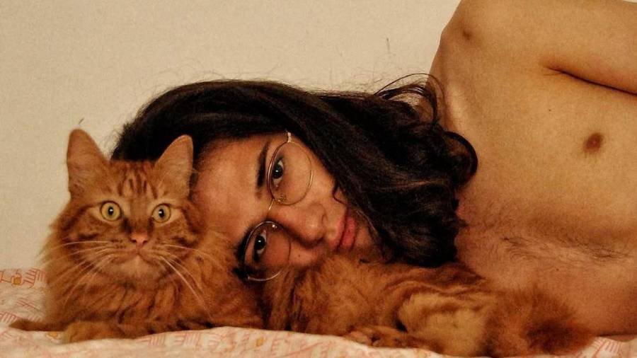 Esa mañana lo abracé como si lo recibiera después de un largo viaje y grabé su olor a chabacano y gardenias.