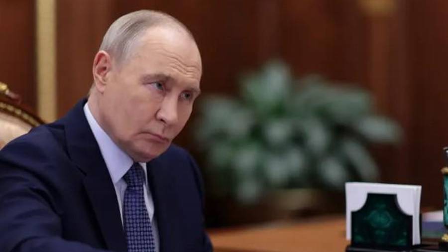 “Estoy seguro de que continuarás honorablemente la obra de tu padre y unirás al pueblo iraní”, le expresó Putin.