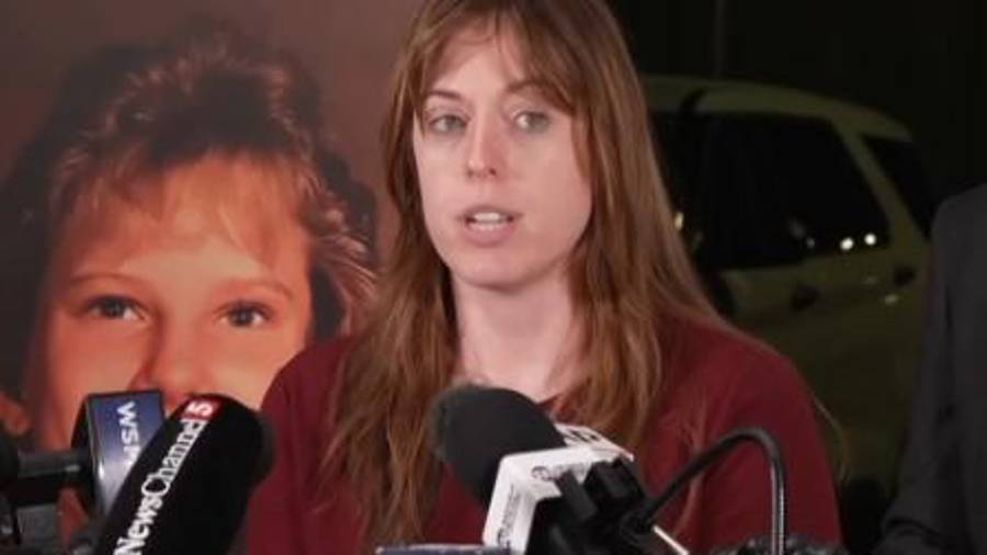 “Le hicieron dos intentos y al final seguía respirando, aunque su respiración era muy irregular”, relató Catherine Sweeney de WPLN en una rueda de prensa tras la fallida ejecución.