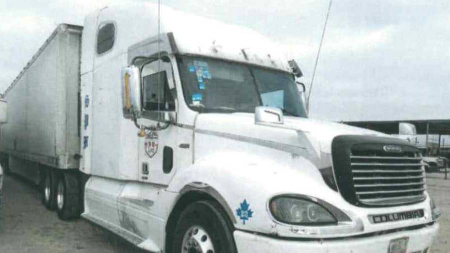 Tráiler asegurado en Monclova, utilizados para trasladar a 22 personas de origen extranjero.