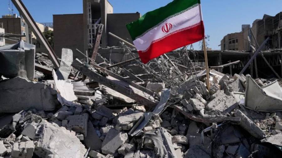 Al parecer, dos personas murieron, mientras que el ejército israelí anunció el lanzamiento de “una oleada de ataques a gran escala contra decenas de infraestructuras”.